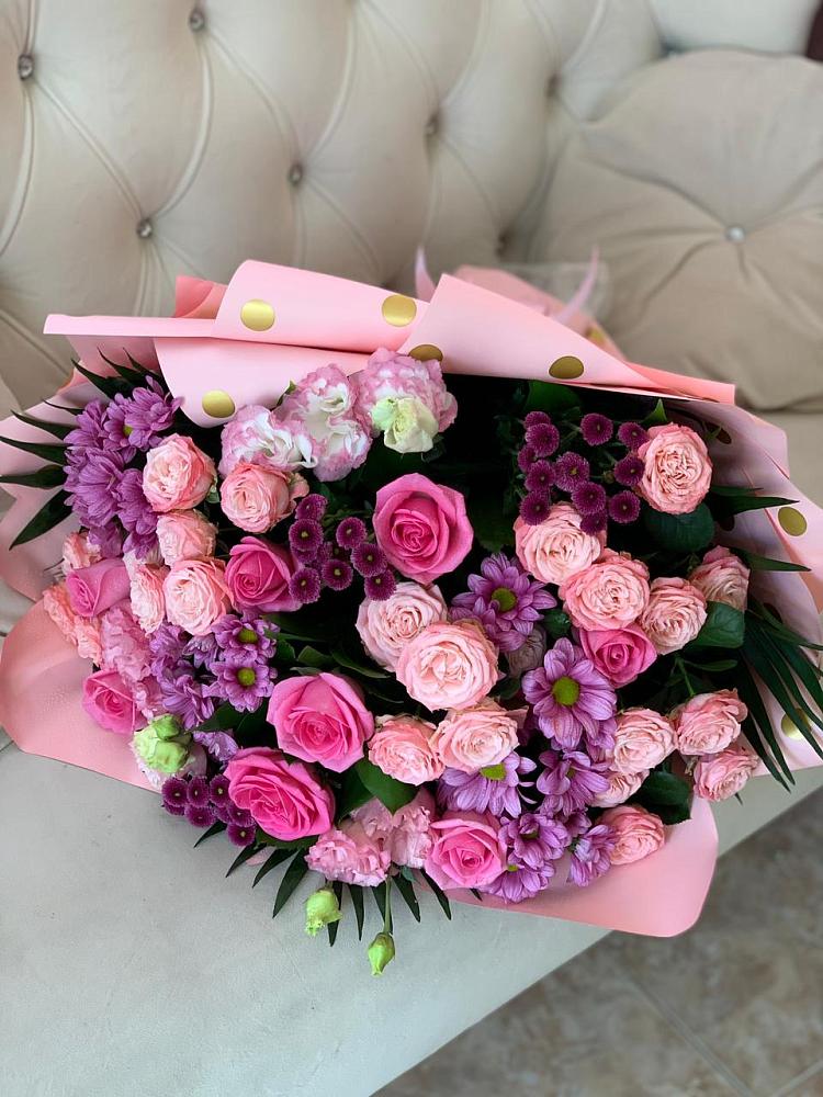 Букет цветов из: Хризантемы, Розы и Лизиантусы в Новокаякенте