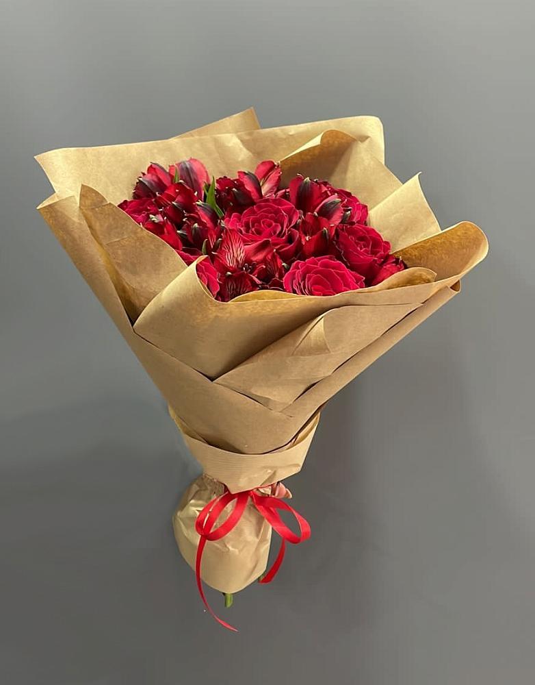 Букет цветов из: Альстромерии и Розы в Новокаякенте