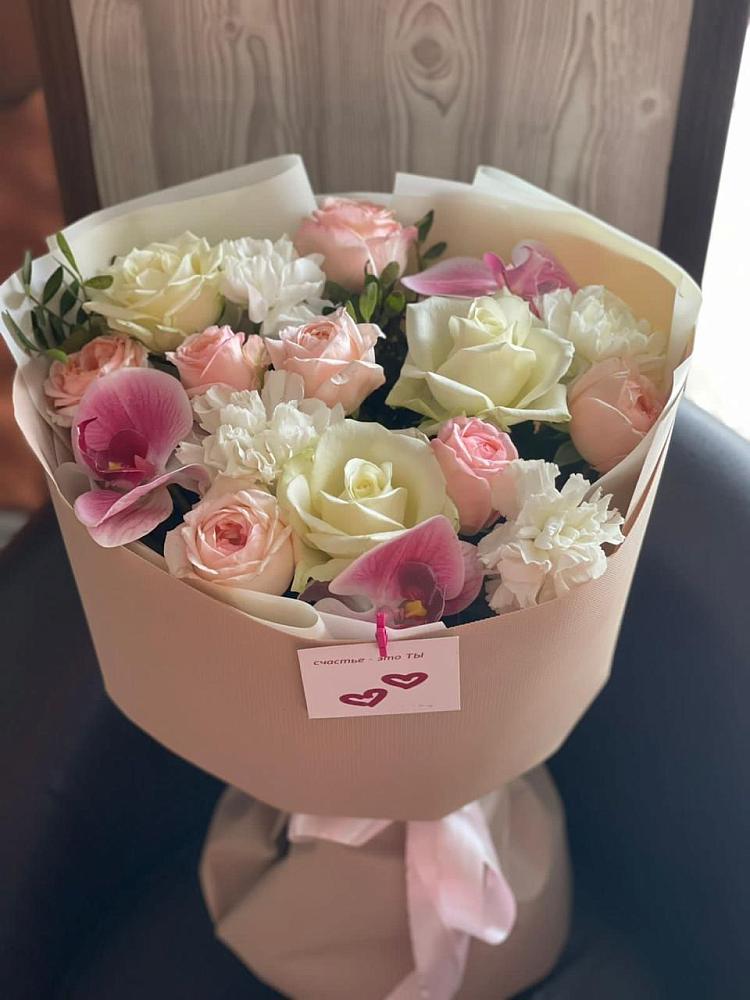 Букет цветов из: Орхидеи, Розы и Гвоздики в Новокаякенте