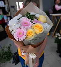 Букет цветов из:  Герберы, Розы и Хризантемы в Новокаякенте