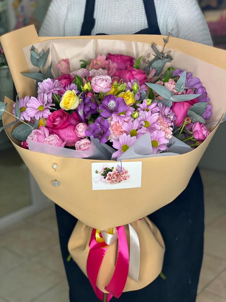 Букет цветов из: Хризантемы, Гвоздики и Альстромерии в Новокаякенте