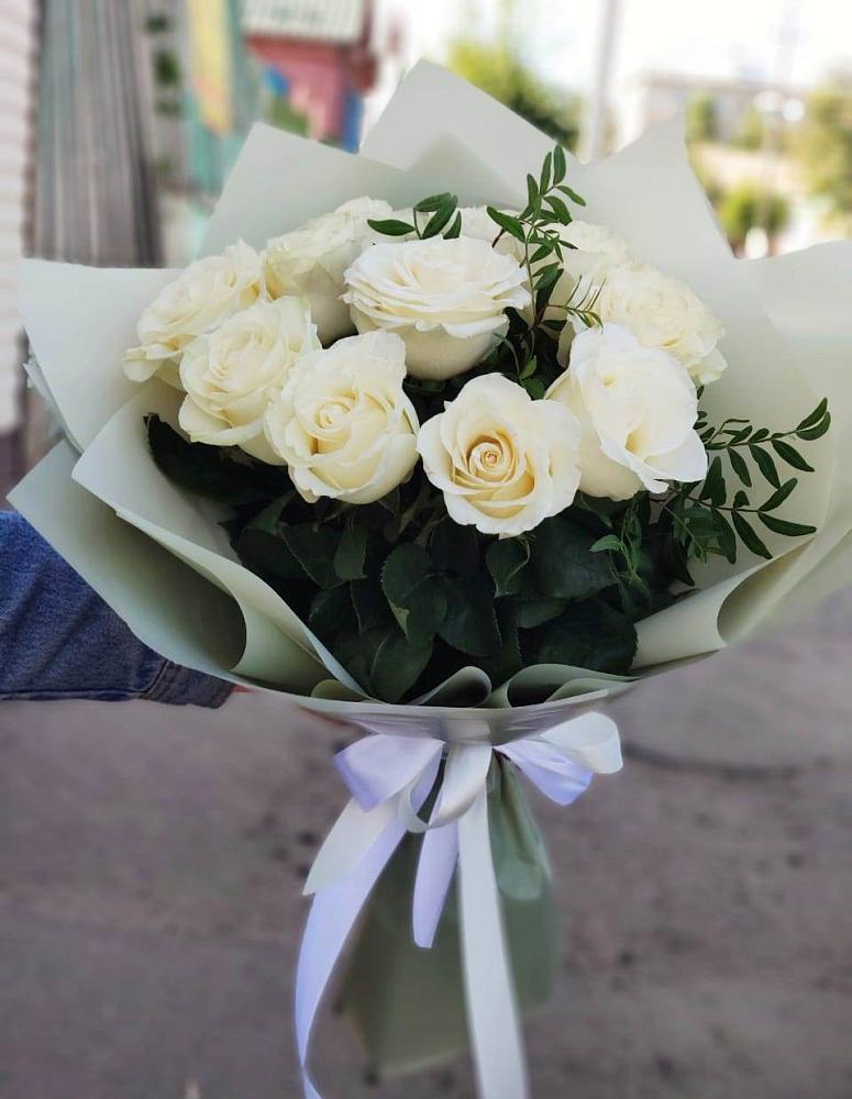 Букет Белые розы Проуд в Новокаякенте