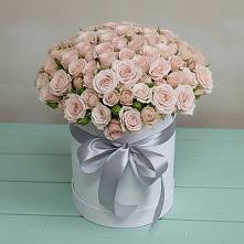 Цветочная композиция из Розы в шляпной коробке в Новокаякенте