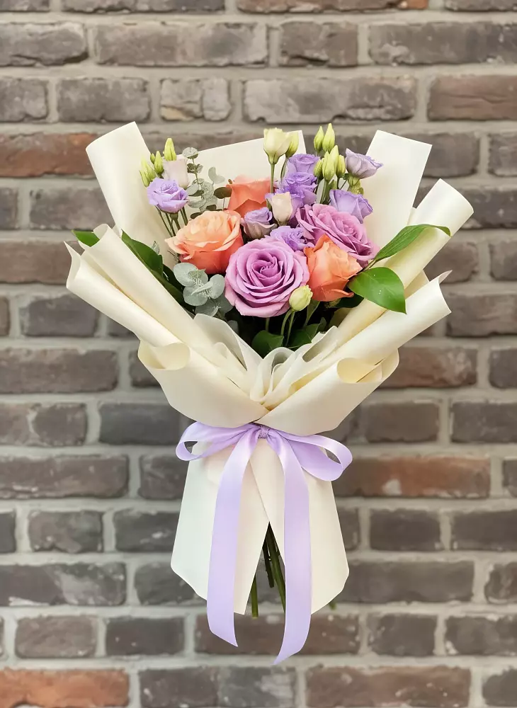 Букет цветов из: Лизиантусы и Розы в Новокаякенте