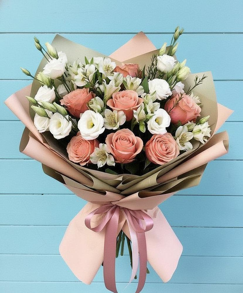 Букет цветов из: Розы, Альстромерии и Лизиантусы в Новокаякенте