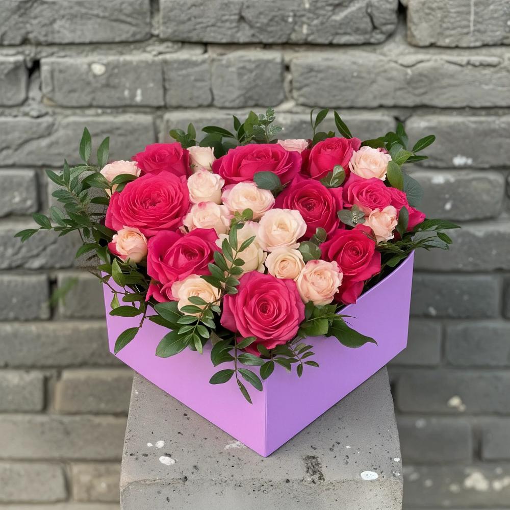 Цветочная композиция из Розы в коробке в Новокаякенте