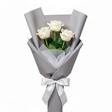 Букет 3 белые розы в Новокаякенте