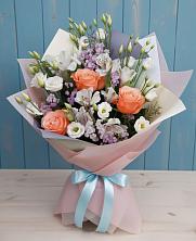 Букет цветов из:  Лизиантусы, Розы, Альстромерии и Гипсофила в Новокаякенте