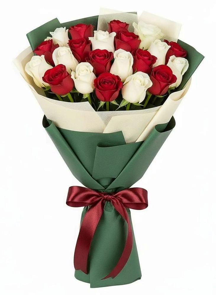 Букет Микс из красных и белых роз в Новокаякенте