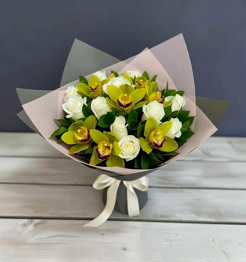 Букет цветов из: Орхидеи и Розы в Новокаякенте