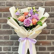 Букет цветов из:  Лизиантусы и Розы в Новокаякенте