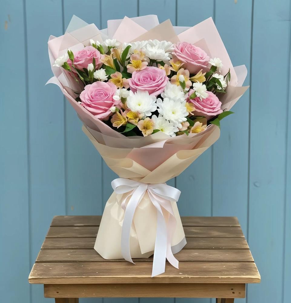 Букет цветов из: Гвоздики, Орхидеи и Розы в Новокаякенте