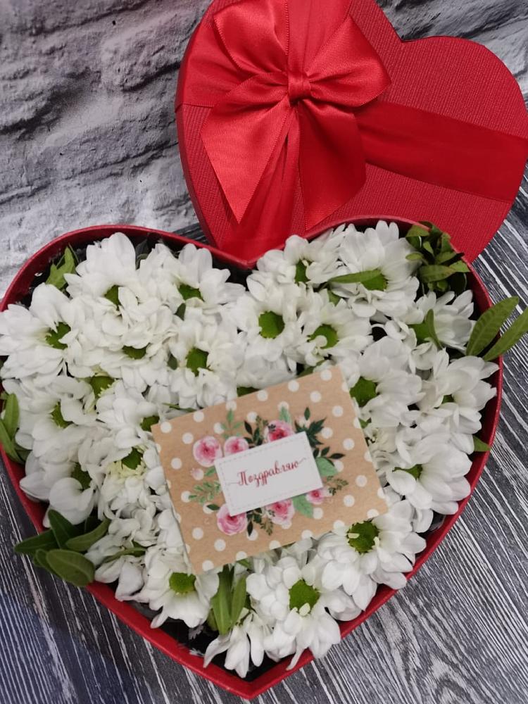 Цветочная композиция из Хризантемы в виде сердца в Новокаякенте