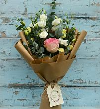 Букет цветов из:  Розы и Лизиантусы в Новокаякенте