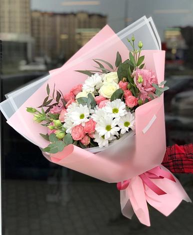 Букет цветов из: Розы, Лизиантусы и Хризантемы в Новокаякенте
