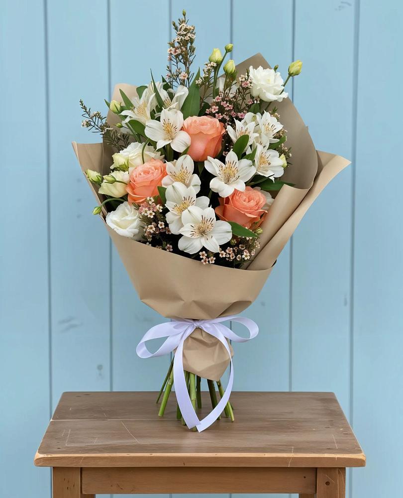 Букет цветов из: Альстромерии, Лизиантусы, Розы и Хризантемы в Новокаякенте